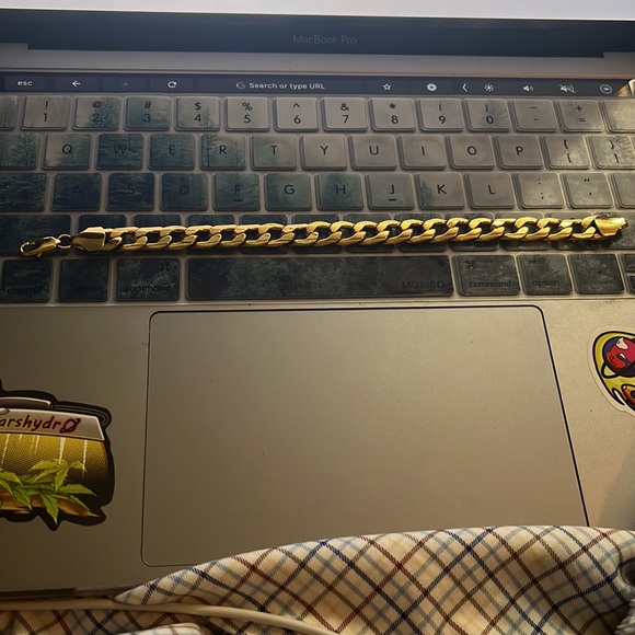 18K gold Cuban link bracelet, worn twice, made with safe metals and gold - Picture 4 of 5